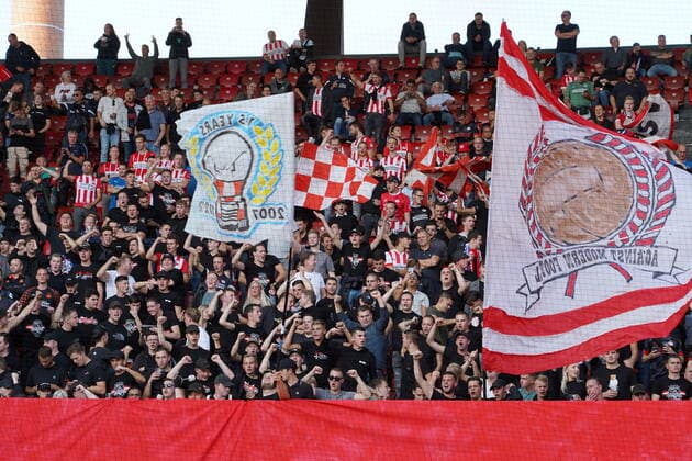 Foto Manuel Geisser 06.10.2022 Stadion Letzigrund Fussball Saison 2022 2023 Europa League Gruppenphase FC Zuerich - PSV Eindhoven. Bild : Fankurve PSV Eindhoven