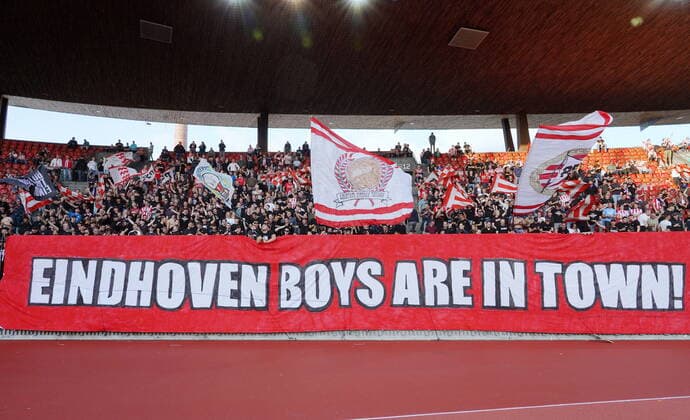 Foto Manuel Geisser 06.10.2022 Stadion Letzigrund Fussball Saison 2022 2023 Europa League Gruppenphase FC Zuerich - PSV Eindhoven. Bild : Fankurve PSV Eindhoven