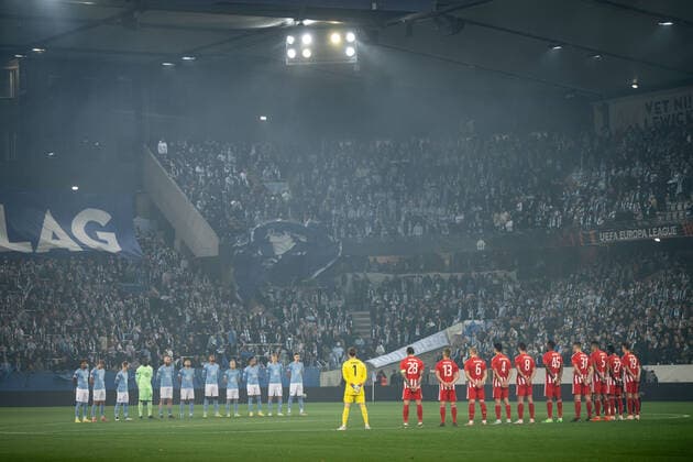 221006 A minute of silence ahead of the UEFA Europa League match between Malmö FF and Union Berlin on October 6, 2022 in Malmö. Photo: Petter Arvidson BILDBYRAN kod PA PA0409 fotboll football soccer fotball uefa europa league malmö ff union berlin bbeng Copyright: PETTERxARVIDSON BB221006PA036