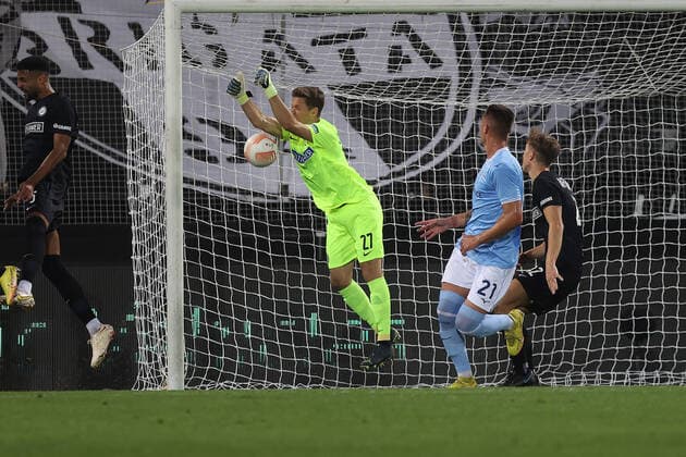 SOCCER - UEFA EL, Sturm vs Lazio GRAZ,AUSTRIA,06.OCT.22 - SOCCER - UEFA Europa League, SK Sturm Graz vs SS Lazio Roma. Image shows Joerg Siebenhandl (Sturm), Sergej Milinkovic-Savic (Lazio) and David Affengruber (Sturm).  GEPAxpictures xHansxOberlaender