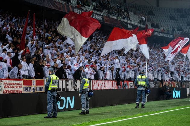 221006 Security guards infront of supporters of Union Berlin during the UEFA Europa League match between Malmö FF and Union Berlin on October 6, 2022 in Malmö. Photo: Petter Arvidson BILDBYRAN kod PA PA0409 fotboll football soccer fotball uefa europa league malmö ff union berlin bbeng publik Copyright: PETTERxARVIDSON BB221006PA046