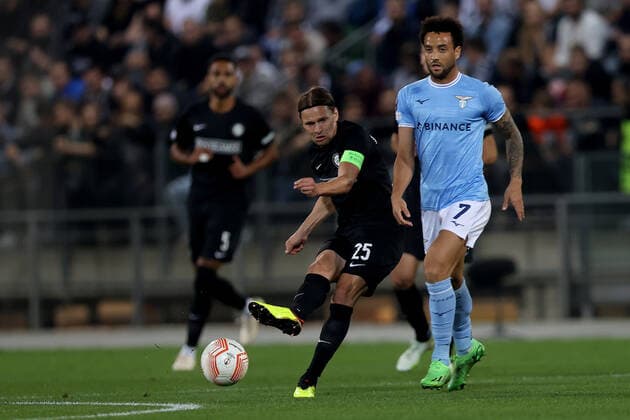 SOCCER - UEFA EL, Sturm vs Lazio GRAZ,AUSTRIA,06.OCT.22 - SOCCER - UEFA Europa League, SK Sturm Graz vs SS Lazio Roma. Image shows Stefan Hierlaender (Sturm) and Felipe Anderson (Lazio) .  GEPAxpictures xHansxOberlaender