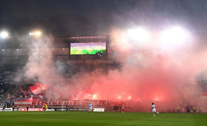 Fussball, Herren, Saison 2022 2023, Europa League, Malmö FF - 1. FC Union Berlin (Gruppenphase, Gruppe D, 3. Spieltag), Fans des 1. FC Union brennen Feuerwerk ab, 06.10. 2022, Copyright: xMatthiasxKochx