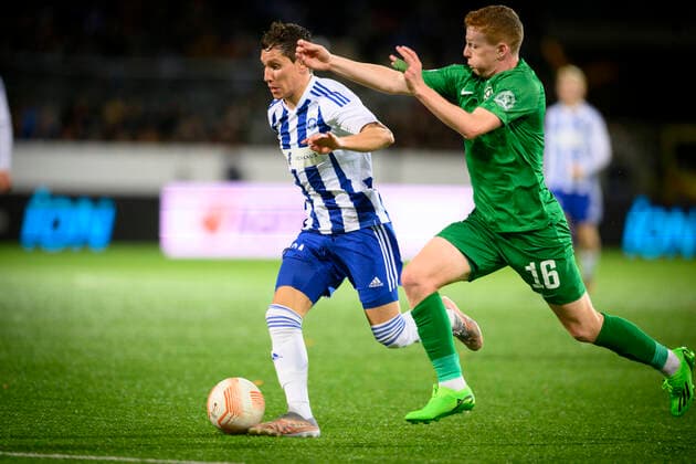 David Browne 24 of HJK and Aslak Fonn Witry 16 of Ludogorets during the UEFA Europa League football Group C match between HJK Helsinki - Ludogoretss at the Bolt Arena on October 10. 2022 in Helsinki, Finland. (Jussi Eskola Newspix24)  Copyright: xJussixEskolax NP24_02022163
