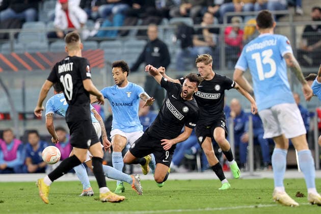 SOCCER - UEFA EL, Sturm vs Lazio GRAZ,AUSTRIA,06.OCT.22 - SOCCER - UEFA Europa League, SK Sturm Graz vs SS Lazio Roma. Image shows Albian Ajeti, Tomi Horvat, Alexander Prass (Sturm) and Alessio Romagnoli (Lazio).  GEPAxpictures xHansxOberlaender