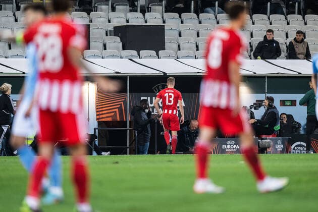 221006 Andras Schäfer of Union Berlin leaves the pitch after receiving a red card during the UEFA Europa League match between Malmö FF and Union Berlin on October 6, 2022 in Malmö. Photo: Petter Arvidson BILDBYRAN kod PA PA0409 fotboll football soccer fotball uefa europa league malmö ff union berlin bbeng Copyright: PETTERxARVIDSON BB221006PA073