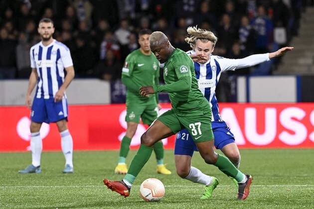 Bernard Tekpetey (L) of Ludogorets vies with Santeri Väänänen of HJK during the UEFA Europa League Group C first leg football match HJK Helsinki vs PFC Ludogorets Razgrad in Helsinki, Finland on October 6, 2022. Helsinki Finland LKFTJK20221006202737EVPY  Copyright: xEmmixKorhonenx LKFTJK20221006202737EVPY