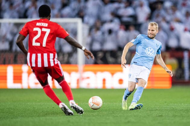 221006 Oscar Lewicki of Malmö FF during the UEFA Europa League match between Malmö FF and Union Berlin on October 6, 2022 in Malmö. Photo: Petter Arvidson BILDBYRAN kod PA PA0409 fotboll football soccer fotball uefa europa league malmö ff union berlin bbeng Copyright: PETTERxARVIDSON BB221006PA086