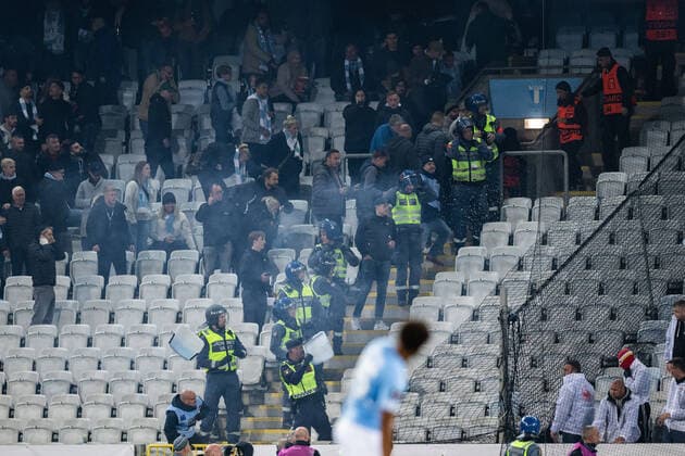 221006 Disturbance among spectators during the UEFA Europa League match between Malmö FF and Union Berlin on October 6, 2022 in Malmö. Photo: Petter Arvidson BILDBYRAN kod PA PA0409 fotboll football soccer fotball uefa europa league malmö ff union berlin bbeng publik Copyright: PETTERxARVIDSON BB221006PA095