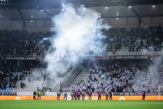 221006 Disturbance in the stands during the UEFA Europa League match between Malmö FF and Union Berlin on October 6, 2022 in Malmö. Photo: Petter Arvidson BILDBYRAN kod PA PA0409 fotboll football soccer fotball uefa europa league malmö ff union berlin bbeng publik Copyright: PETTERxARVIDSON BB221006PA097