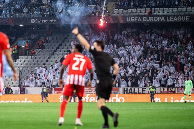 221006 Disturbance in the stands during the UEFA Europa League match between Malmö FF and Union Berlin on October 6, 2022 in Malmö. Photo: Petter Arvidson BILDBYRAN kod PA PA0409 fotboll football soccer fotball uefa europa league malmö ff union berlin bbeng publik Copyright: PETTERxARVIDSON BB221006PA098