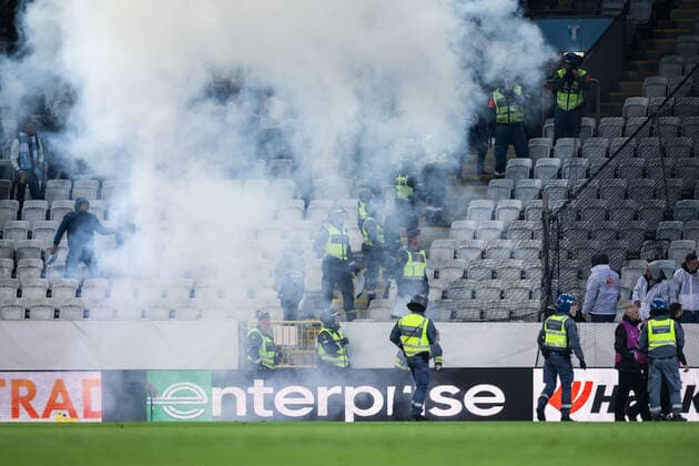 221006 Disturbance in the stands during the UEFA Europa League match between Malmö FF and Union Berlin on October 6, 2022 in Malmö. Photo: Petter Arvidson BILDBYRAN kod PA PA0409 fotboll football soccer fotball uefa europa league malmö ff union berlin bbeng publik pyroteknik Copyright: PETTERxARVIDSON BB221006PA100