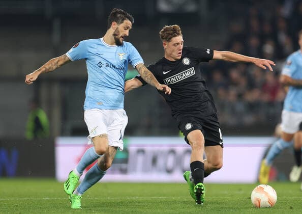 SOCCER - UEFA EL, Sturm vs Lazio GRAZ,AUSTRIA,06.OCT.22 - SOCCER - UEFA Europa League, SK Sturm Graz vs SS Lazio Roma. Image shows Luis Alberto (Lazio) and Alexander Prass (Sturm).  GEPAxpictures xChrisxBauer