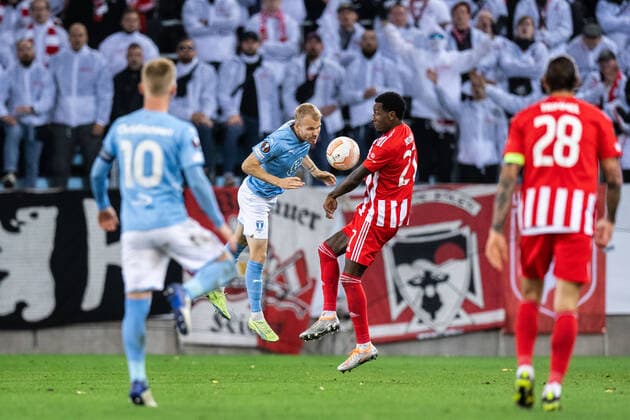 221006 Oscar Lewicki of Malmö FF and Sheraldo Becker of Union Berlin during the UEFA Europa League match between Malmö FF and Union Berlin on October 6, 2022 in Malmö. Photo: Petter Arvidson BILDBYRAN kod PA PA0409 fotboll football soccer fotball uefa europa league malmö ff union berlin bbeng Copyright: PETTERxARVIDSON BB221006PA118