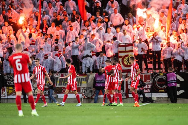 221006 Sheraldo Becker of Union Berlin celebrates with team mates after 0-1 during the UEFA Europa League match between Malmö FF and Union Berlin on October 6, 2022 in Malmö. Photo: Petter Arvidson BILDBYRAN kod PA PA0409 fotboll football soccer fotball uefa europa league malmö ff union berlin bbeng pyrotekik jubel Copyright: PETTERxARVIDSON BB221006PA125
