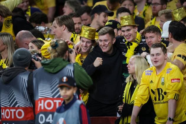 Mandatory Credit: Photo by Simon Dael Shutterstock (13442648f) Bodø Glimt fans Arsenal v Bodo Glimt, UEFA Europa League, Group A, Football, Emirates Stadium, London, UK - 06 Oct 2022 EDITORIAL USE ONLY No use with unauthorised audio, video, data, fixture lists, club league logos or live services. Online in-match use limited to 120 images, no video emulation. No use in betting, games or single club league player publications. Arsenal v Bodo Glimt, UEFA Europa League, Group A, Football, Emirates Stadium, London, UK - 06 Oct 2022 EDITORIAL USE ONLY No use with unauthorised audio, video, data, fixture lists, club league logos or live services. Online in-match use limited to 120 images, no video emulation. No use in betting, games or single club league player publications.  Copyright: xSimonxDael Shutterstockx 13442648f