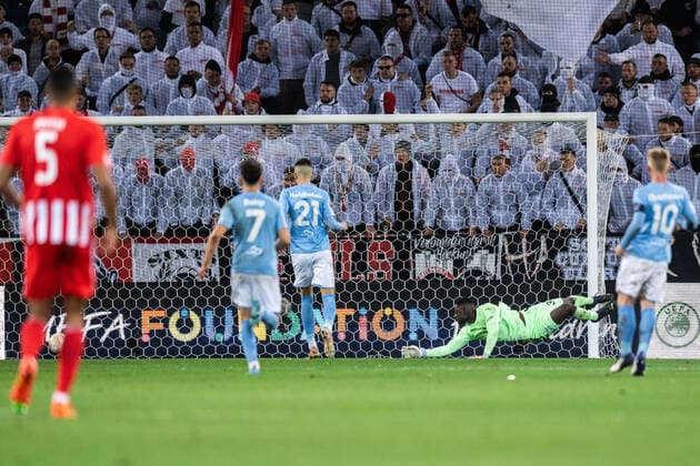 221006 Goalkeeper Ismael Diawara of Malmö FF concedes 0-1 during the UEFA Europa League match between Malmö FF and Union Berlin on October 6, 2022 in Malmö. Photo: Petter Arvidson BILDBYRAN kod PA PA0409 fotboll football soccer fotball uefa europa league malmö ff union berlin bbeng Copyright: PETTERxARVIDSON BB221006PA133