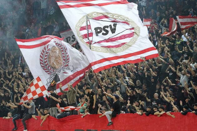 Foto Manuel Geisser 06.10.2022 Stadion Letzigrund Fussball Saison 2022 2023 Europa League Gruppenphase FC Zuerich - PSV Eindhoven. Bild : Fankurve PSV Eindhoven