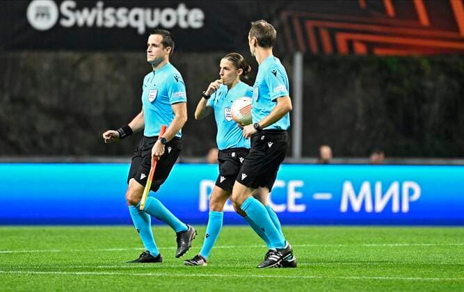 BRAGA, PORTUGAL - OCTOBER 06 : referee Stephanie Frappart (FRA) during Uefa Europa league match between SC Braga and Union St-Gilloise on October 6, 2022 in Estadio Municipal de Braga Braga, Portugal, 6 10 2022 ( SC Braga v Union St-Gilloise : Uefa Europa league PhotoNews Panoramic 