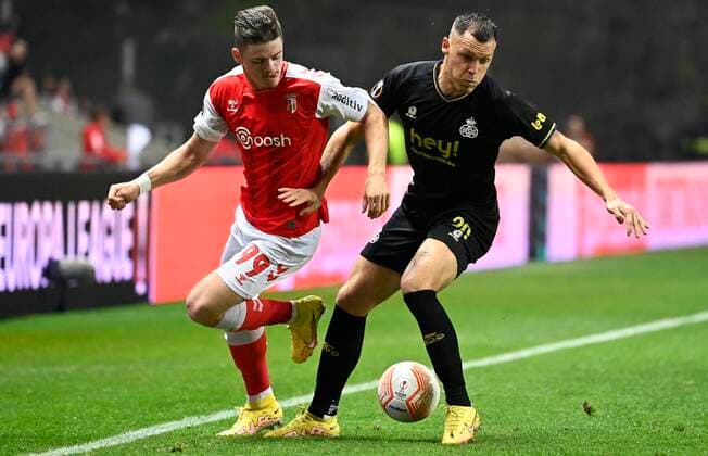 BRAGA, PORTUGAL - OCTOBER 06 : Oliveira Vitor of SC Braga and Lynen Senne midfielder of Union St-Gilloise during Uefa Europa league match between SC Braga and Union St-Gilloise on October 6, 2022 in Estadio Municipal de Braga Braga, Portugal, 6 10 2022 ( SC Braga v Union St-Gilloise : Uefa Europa league PhotoNews Panoramic 