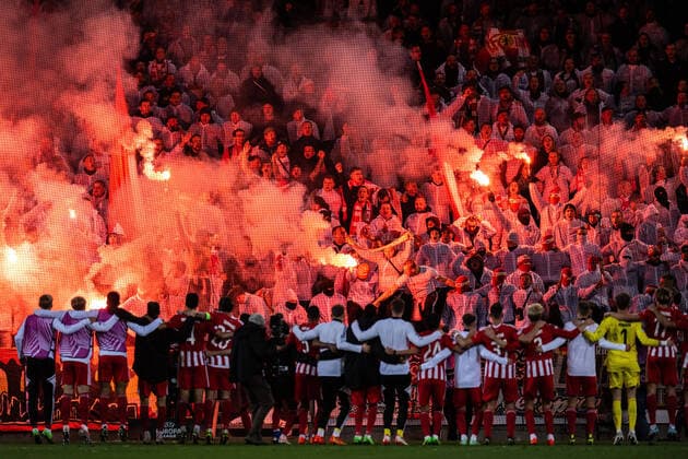 Bilder des Jahres, Sport 10 Oktober Sport Themen der Woche KW40 Sport Bilder des Tages 221006 Players of Union Berlin celebrate with supporters in the stands after the UEFA Europa League match between Malmö FF and Union Berlin on October 6, 2022 in Malmö. Photo: Petter Arvidson BILDBYRAN kod PA PA0409 fotboll football soccer fotball uefa europa league malmö ff union berlin bbeng jubel publik pyroteknik *** 221006 Players of Union Berlin celebrate with supporters in the stands after the UEFA Europa League match between Malmö FF and Union Berlin on October 6, 2022 in Malmö Photo Petter Arvidson BILDBYRAN code PA PA0409 football football soccer fotball uefa europa league malmö ff union berlin bbeng jubel public pyrotechnics,  Copyright: PETTERxARVIDSON BB221006PA158