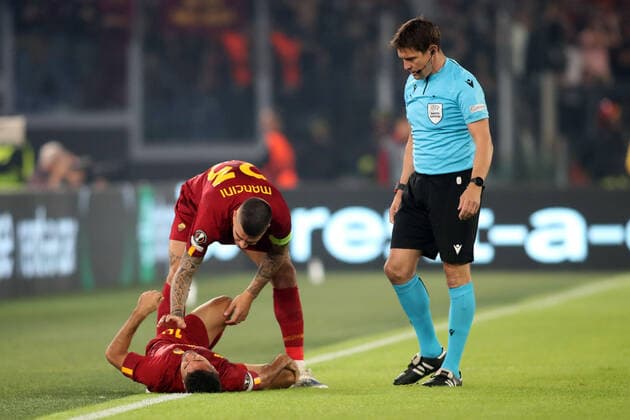 ROME, Italy - 06.10.2022: Injured Mehmet Celik (AS ROMA) during the UEFA Europe League group C match between AS Roma and Real Betis Seville at the Olympic Stadium on October 10, 2022 in Rome, Italy.  Copyright: xMarcoxIacobuccix xipa-agency.netx xMarcoxIacobuccix 0
