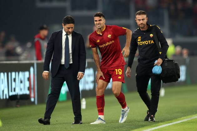 ROME, Italy - 06.10.2022: Injured Mehmet Celik (AS ROMA) during the UEFA Europe League group C match between AS Roma and Real Betis Seville at the Olympic Stadium on October 10, 2022 in Rome, Italy.  Copyright: xMarcoxIacobuccix xipa-agency.netx xMarcoxIacobuccix 0