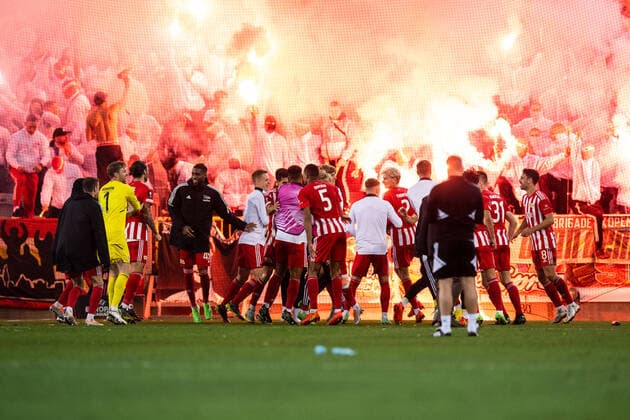 Sport Bilder des Tages 221006 Players of Union Berlin celebrate infront of supporters after the UEFA Europa League match between Malmö FF and Union Berlin on October 6, 2022 in Malmö. Photo: Petter Arvidson BILDBYRAN kod PA PA0409 fotboll football soccer fotball uefa europa league malmö ff union berlin bbeng publik pyroteknik jubel Copyright: PETTERxARVIDSON BB221006PA162