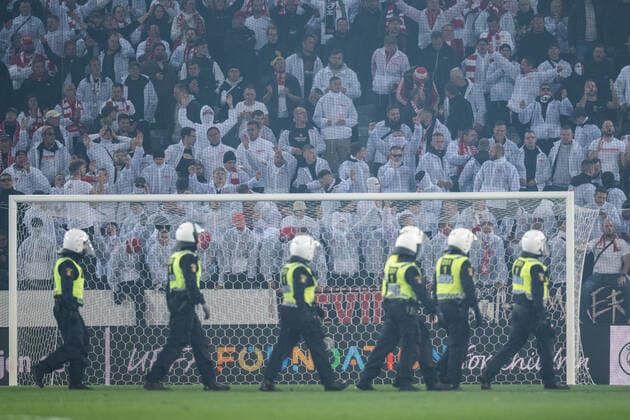 221006 Police on the pitch infront of supporters of Union Berlin after the UEFA Europa League match between Malmö FF and Union Berlin on October 6, 2022 in Malmö. Photo: Petter Arvidson BILDBYRAN kod PA PA0409 fotboll football soccer fotball uefa europa league malmö ff union berlin bbeng publik Copyright: PETTERxARVIDSON BB221006PA163