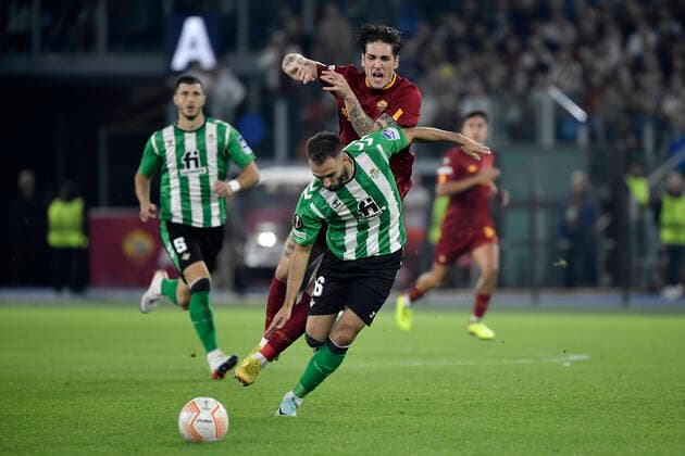 Nicolo Zaniolo of AS Roma and German Pezzella of Real Betis Balompie during the Europa League Group C football match between AS Roma and Real Betis Balompie at Olimpico stadium in Roma (Italy), October 6th, 2022. Photo Andrea Staccioli Insidefoto andreaxstaccioli