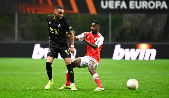BRAGA, PORTUGAL - OCTOBER 06 : Fabiano of SC Braga and Lapoussin Loic forward of Union St-Gilloise during Uefa Europa league match between SC Braga and Union St-Gilloise on October 6, 2022 in Estadio Municipal de Braga Braga, Portugal, 6 10 2022 ( SC Braga v Union St-Gilloise : Uefa Europa league PhotoNews Panoramic 