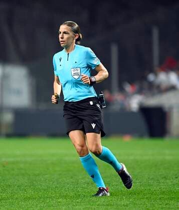 BRAGA, PORTUGAL - OCTOBER 06 : referee Stephanie Frappart (FRA) during Uefa Europa league match between SC Braga and Union St-Gilloise on October 6, 2022 in Estadio Municipal de Braga Braga, Portugal, 6 10 2022 ( )SC Braga v Union St-Gilloise : Uefa Europa league PhotoNews Panoramic 