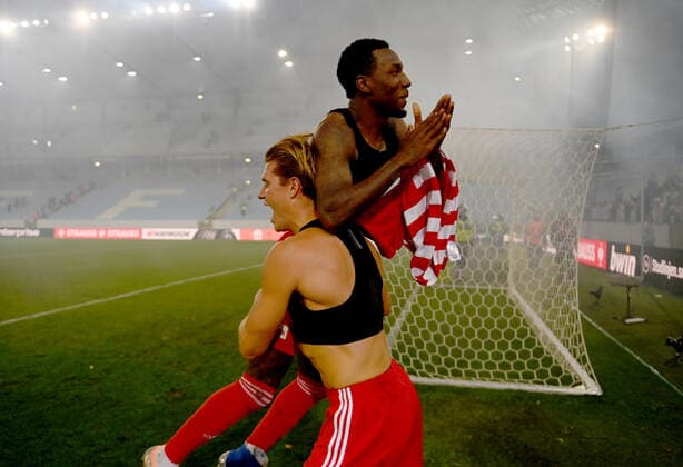 Fussball, Herren, Saison 2022 2023, Europa League, Malmö FF - 1. FC Union Berlin (Gruppenphase, Gruppe D, 3. Spieltag), v. l. Kevin Behrens (1. FC Union Berlin), Sheraldo Becker (1. FC Union), Jubel nach dem Abpfiff, 06.10. 2022, Copyright: xMatthiasxKochx