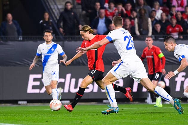 Lovro MAJER ( 21 - Rennes ) - Illia Zabarnyi ( 25 - Dynamo Kiev ) - FOOTBALL : Rennes vs Dynamo Kiev - Ligue Europa - 06 10 2022 FedericoPestellini Panoramic 