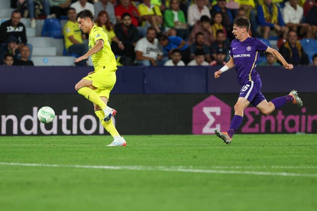 SOCCER - UEFA ECL, Villarreal vs A.Wien VILLARREAL,SPAIN,06.OCT.22 - SOCCER - UEFA Europa Conference League, Villarreal CF vs FK Austria Wien. Image shows Jorge Cuenca (Villareal) and Dominik Fitz (A.Wien).  GEPAxpictures xArminxRauthner
