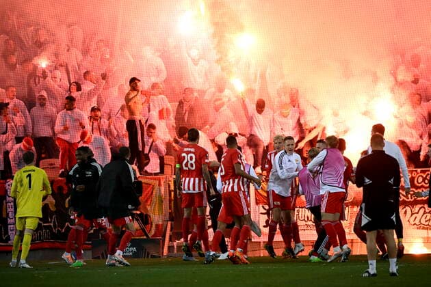 MALMÖ 20221006 FC Union Berlins spelare firar med sina supportrar efter att ha vunnit över hemmalaget Malmö FF med 1-0 i Europa League, grupp D, pa Eleda stadion (Nya Malmö Stadion) pa torsdagskvällen. Malmö Sverige FOTBOLL x50090x