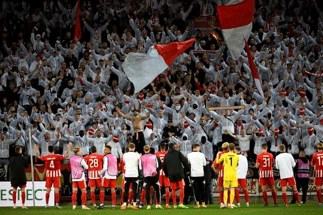 MALMÖ 20221006 FC Union Berlins spelare firar med sina supportrar efter att ha vunnit över hemmalaget Malmö FF med 1-0 i Europa League, grupp D, pa Eleda stadion (Nya Malmö Stadion) pa torsdagskvällen. Malmö Sverige FOTBOLL x50090x