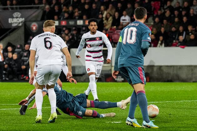 UEFA Europa League: FC Midtjylland v Feyenoord Herning - Sebastian Szymanski of Feyenoord scores the 0-1 during the match between FC Midtjylland v Feyenoord at MCH Arena on 6 October 2022 in Herning, Denmark. Copyright: xTomxBodex