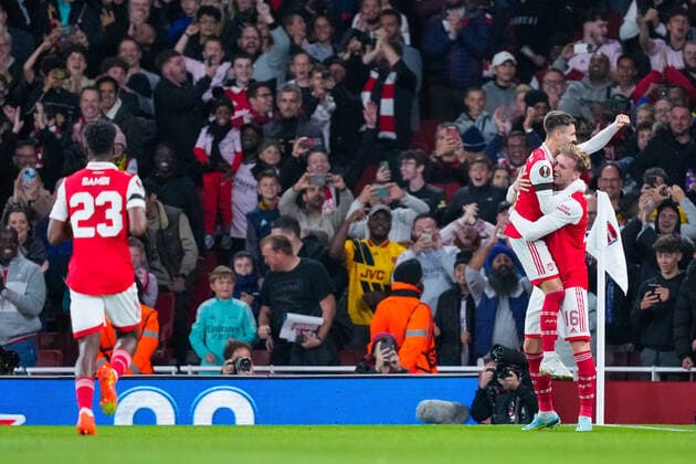 UEFA Europa League 2022 2023 Arsenal Bodo Glimt London, England 20221006 Arsenals Rob Holding t h during the Europa League group stage match between Arsenal and Bodo Glimt at the Emirates Stadium Photo Beate Oma Dahle NTB London England  Copyright: xBeatexOmaxDahlex xNTBx EDITORIAL USE ONLY. RESTRICTED USE FOR BETTING COMPANIES
