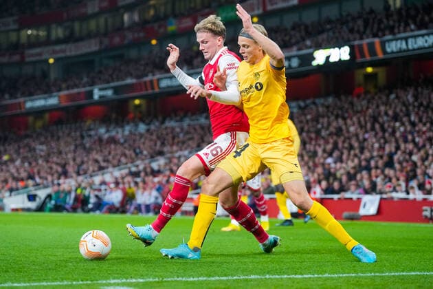 UEFA Europa League 2022 2023 Arsenal Bodo Glimt London, England 20221006 Ulrik Saltnes t h and Arsenals Rob Holding during the Europa League group stage match between Arsenal and Bodo Glimt at the Emirates Stadium Photo Beate Oma Dahle NTB London England  Copyright: xBeatexOmaxDahlex xNTBx EDITORIAL USE ONLY. RESTRICTED USE FOR BETTING COMPANIES