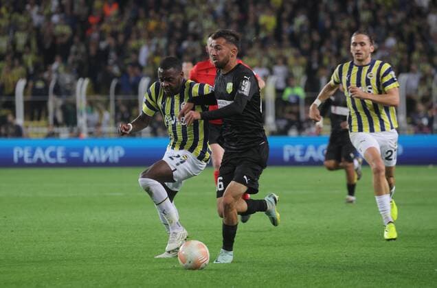 Fenerbahce™s Bright Osayi-Samuel and AEK™s Rafail Mamas during Fenerbahce AEK Athens UEFA Europa League game at Ulker Arena in Istanbul, Turkey. Copyright: TolgaxAdanali 17697132