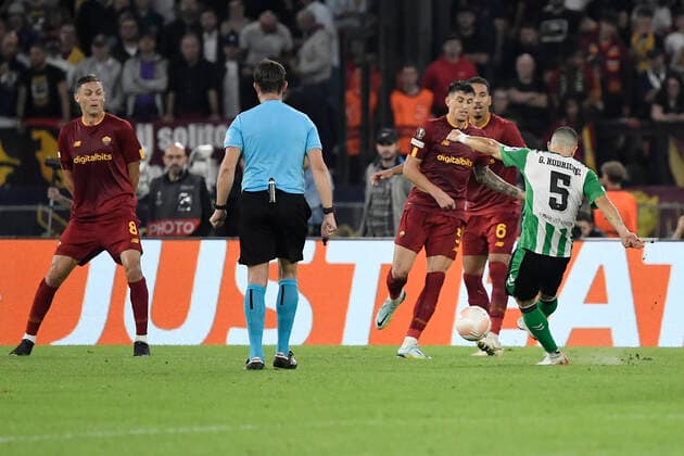 Guido Rodriguez of Real Betis Balompie scores the goal of 1-1 during the Europa League Group C football match between AS Roma and Real Betis Balompie at Olimpico stadium in Roma (Italy), October 6th, 2022. Photo Andrea Staccioli Insidefoto andreaxstaccioli