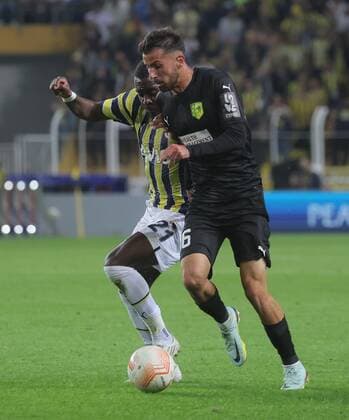 Fenerbahce™s Bright Osayi-Samuel and AEK™s Rafail Mamas during Fenerbahce AEK Athens UEFA Europa League game at Ulker Arena in Istanbul, Turkey. Copyright: TolgaxAdanali 17697143