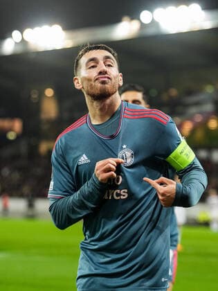 Sport Bilder des Tages UEFA Europa League: FC Midtjylland v Feyenoord Herning - Orkun Kokcu of Feyenoord celebrates the 0-2 during the match between FC Midtjylland v Feyenoord at MCH Arena on 6 October 2022 in Herning, Denmark. Copyright: xTomxBodex