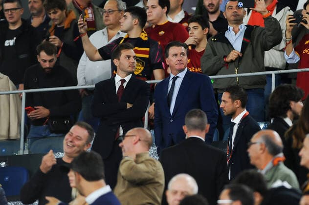 IPP20221006 Football - soccer: UEFA Europa League 2022 2023, AS Rom - Real Betis Sevilla, a sinistra il Vice presidente Ryan Friedkin con il padre Thomas Daniel Dan Friedkin Presidente e proprietario della Roma (Verwendung nur in Deutschland - GERMANY ONLY) *** IPP20221006 Football soccer UEFA Europa League 2022 2023, AS Roma Real Betis Sevilla, a sinistra il Vice presidente Ryan Friedkin con il padre Thomas Daniel Dan Friedkin Presidente e proprietario della Roma Use only in Germany GERMANY ONLY 