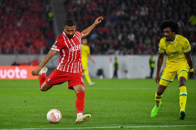 Fussball Europa League Gruppenphase Spiel 03 - 22 23 - SC Freiburg vs. FC Nantes - 06-10-2022 Marcus Coco (FC Nantes 11) mit einem Schuss aufs Tor. Fussball Europa League Gruppenphase Spiel 03: SC Freiburg vs. FC Nantes am Donnerstag, den 06. Oktober 2022 im Europa-Park Stadion in Freiburg im Breisgau Copyright: xBEAUTIFULxSPORTS GerdxGruendlx
