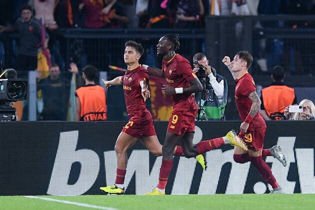 AS Roma v Real Betis - UEFA Europa League Paulo Dybala of AS Roma celebrates after scoring first goal during the UEFA Europa League Group C stage match between AS Roma and Real Betis at Stadio Olimpico, Rome, Italy on 6 October 2022. Rome Rome Italy  Copyright: xGiuseppexMaffiax originalFilename:maffia-asromavr221006_npnRf.jpg