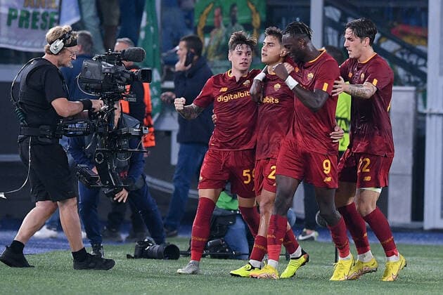 AS Roma v Real Betis - UEFA Europa League Paulo Dybala of AS Roma celebrates after scoring first goal during the UEFA Europa League Group C stage match between AS Roma and Real Betis at Stadio Olimpico, Rome, Italy on 6 October 2022. Rome Rome Italy  Copyright: xGiuseppexMaffiax originalFilename:maffia-asromavr221006_npYRe.jpg