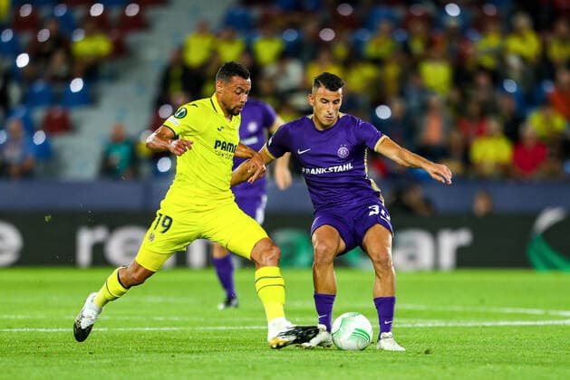 October 6, 2022: Manfred Fischer of Austria Wien and Francis Coquelin of Villarreal in action during the UEFA Conference League, football match played between Villarreal CF and FK Austria Wien at the Ceramica Stadium on October 6, 2022, in Castellon, Spain. - ZUMAa181 20221006_zaa_a181_078 Copyright: xIvanxTerronx