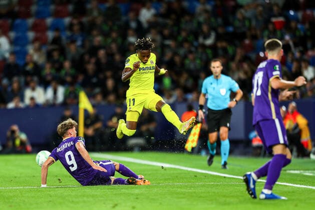 October 6, 2022: Samuel Chukwueze of Villarreal and Muharem Huskovic of Austria Wien in action during the UEFA Conference League, football match played between Villarreal CF and FK Austria Wien at the Ceramica Stadium on October 6, 2022, in Castellon, Spain. - ZUMAa181 20221006_zaa_a181_082 Copyright: xIvanxTerronx